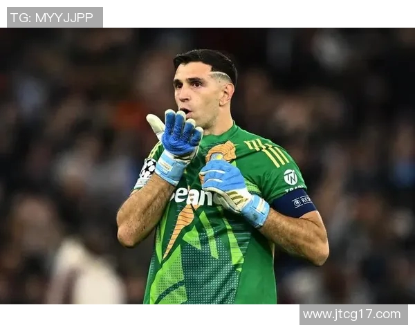 马丁内斯的传奇旅程：从球场新星到世界足球巨星的蜕变与荣耀